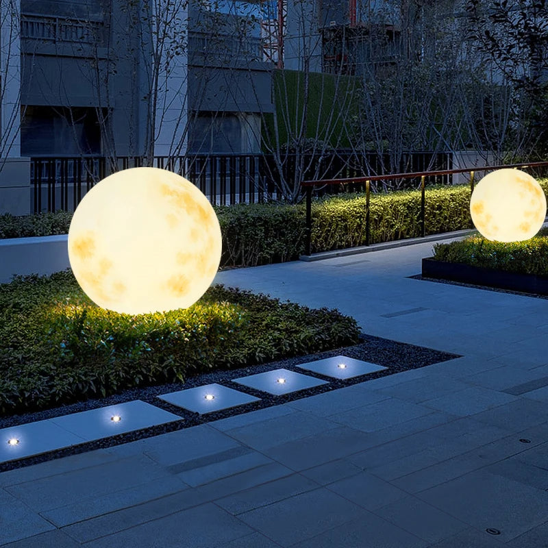LunaGlow – Magische Mond-Gartenleuchte mit sanftem Schein