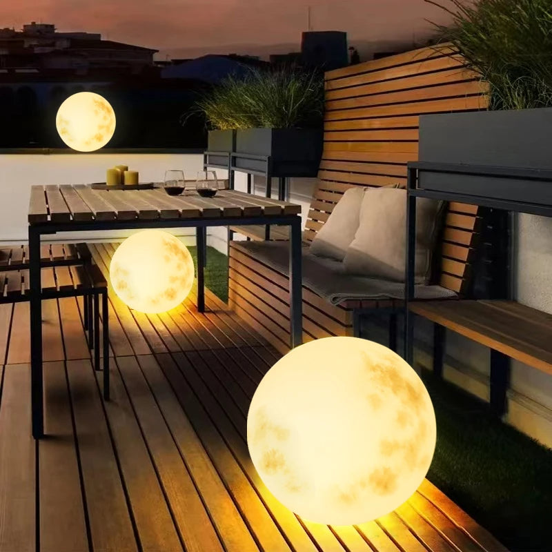 LunaGlow – Magische Mond-Gartenleuchte mit sanftem Schein