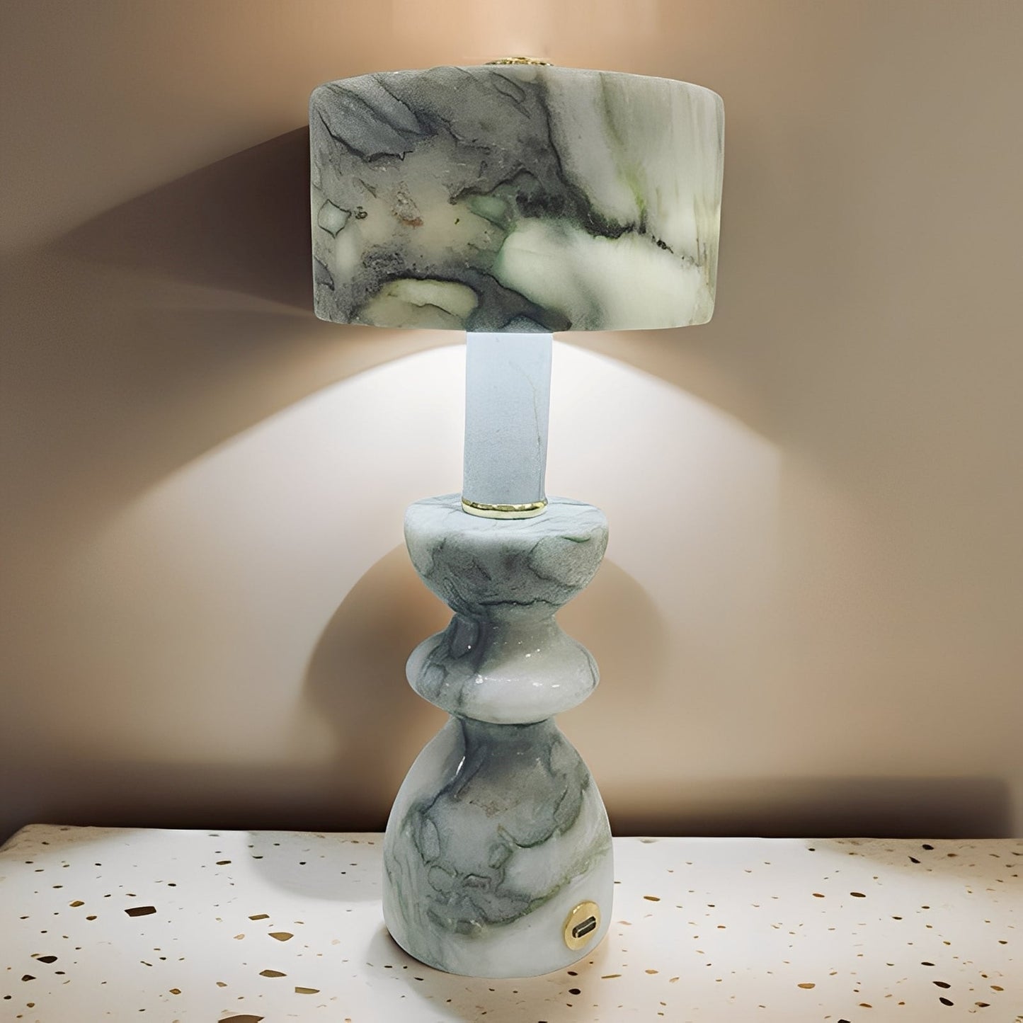 Ava – Lampe de table discrète en marbre de jade
