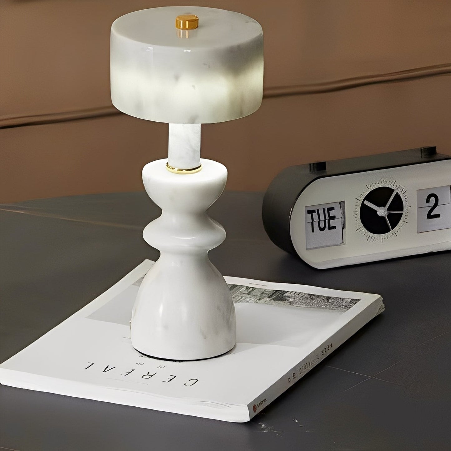 Ava – Lampe de table discrète en marbre de jade