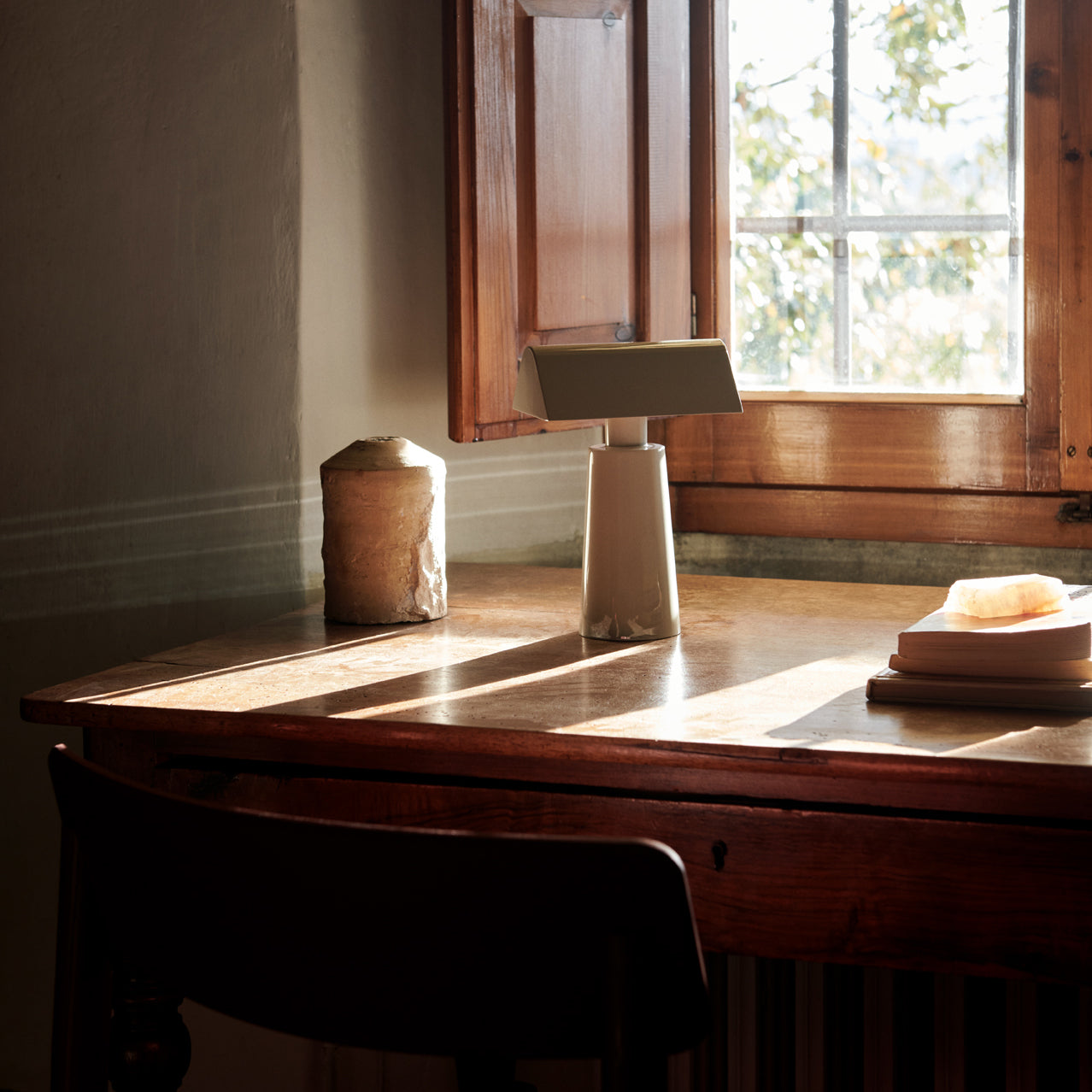 Eira – Lampe de table LED moderne