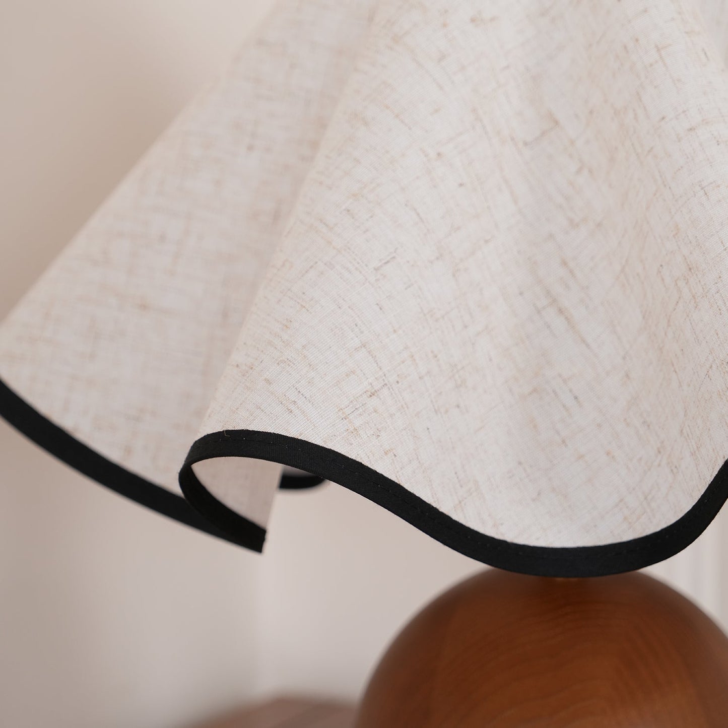 Lina – Lampe de Table Vintage en Bois Style Rétro