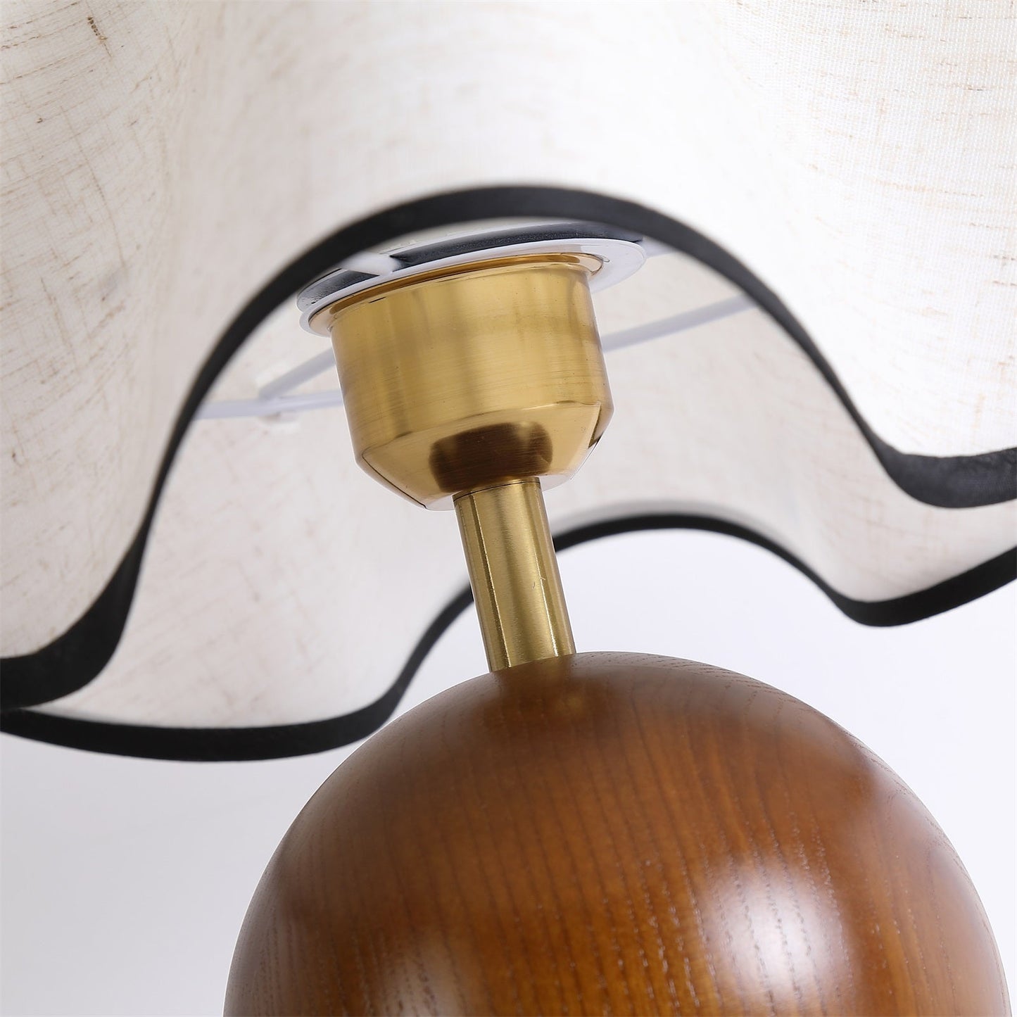 Lina – Lampe de Table Vintage en Bois Style Rétro
