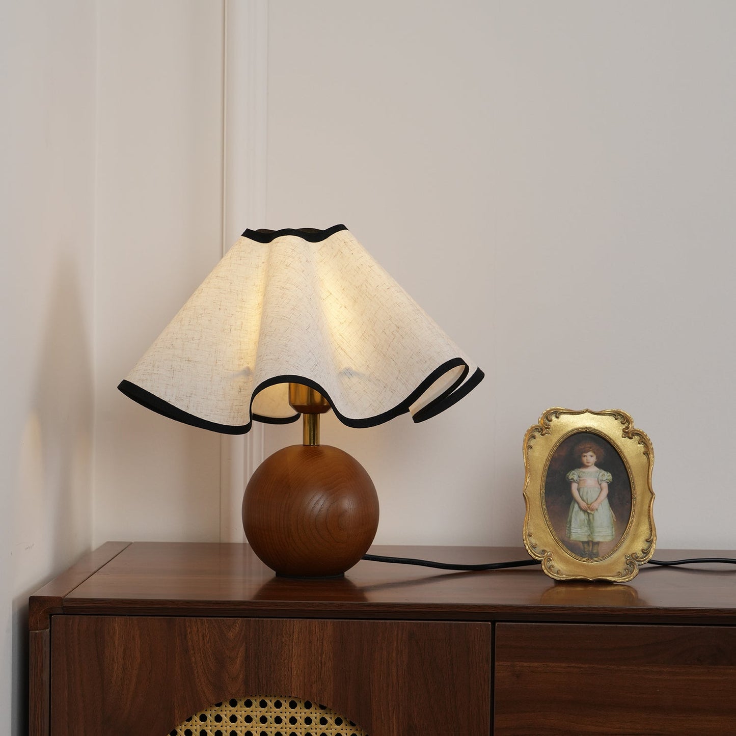 Lina – Lampe de Table Vintage en Bois Style Rétro