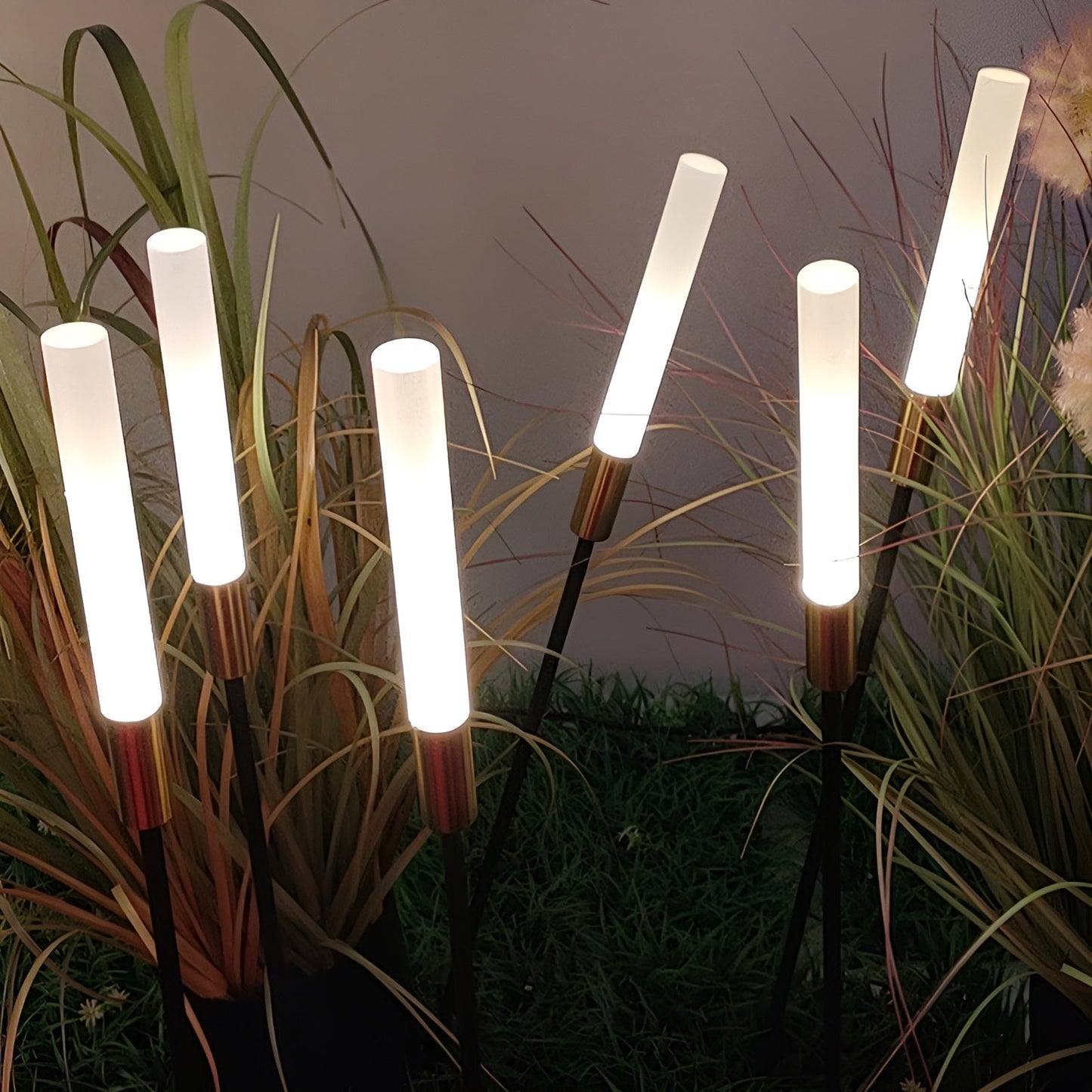 Lumière Solaire Garduru – Lampe extérieure moderne à énergie solaire pour jardin et terrasse