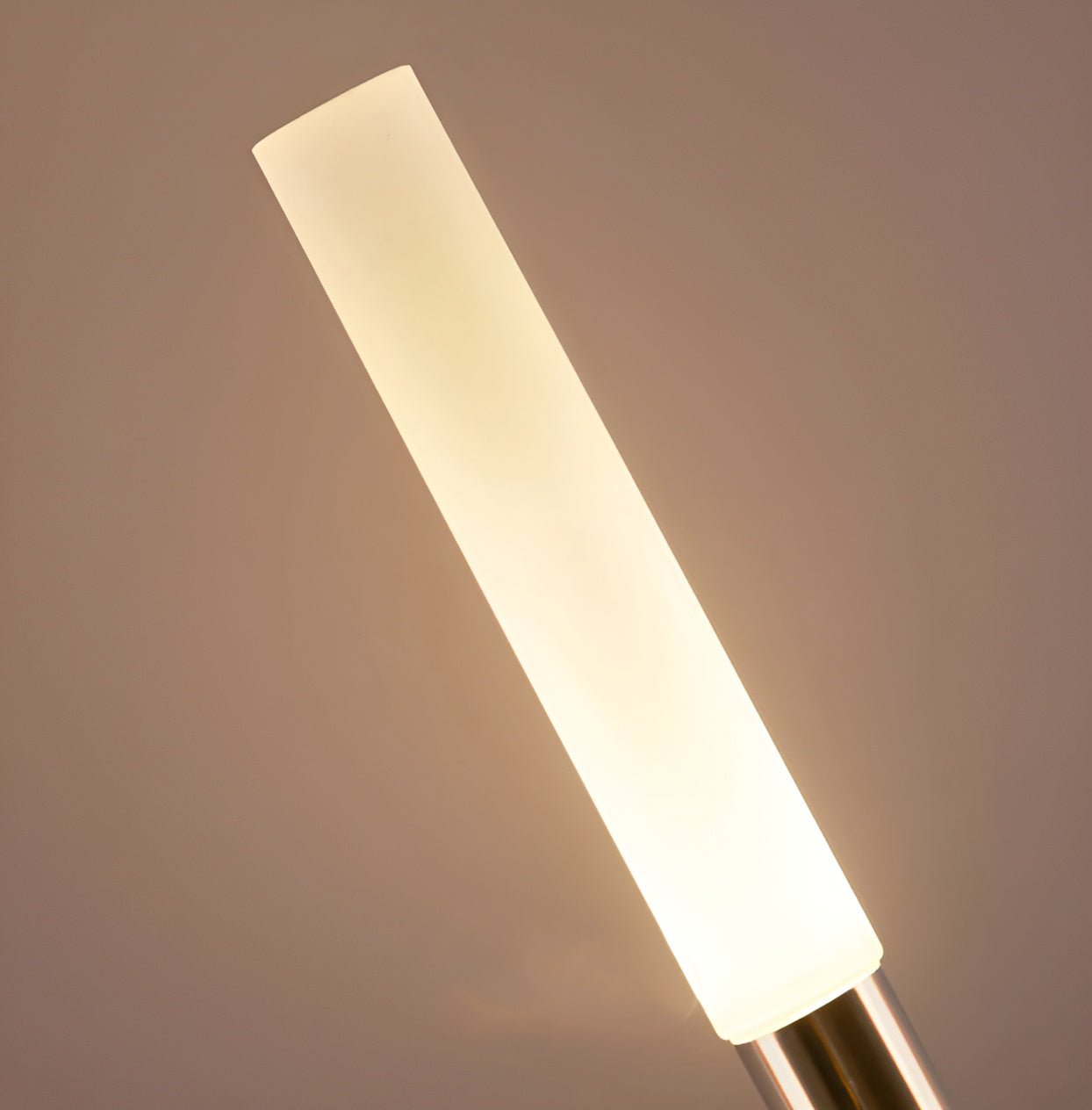 Lumière Solaire Garduru – Lampe extérieure moderne à énergie solaire pour jardin et terrasse