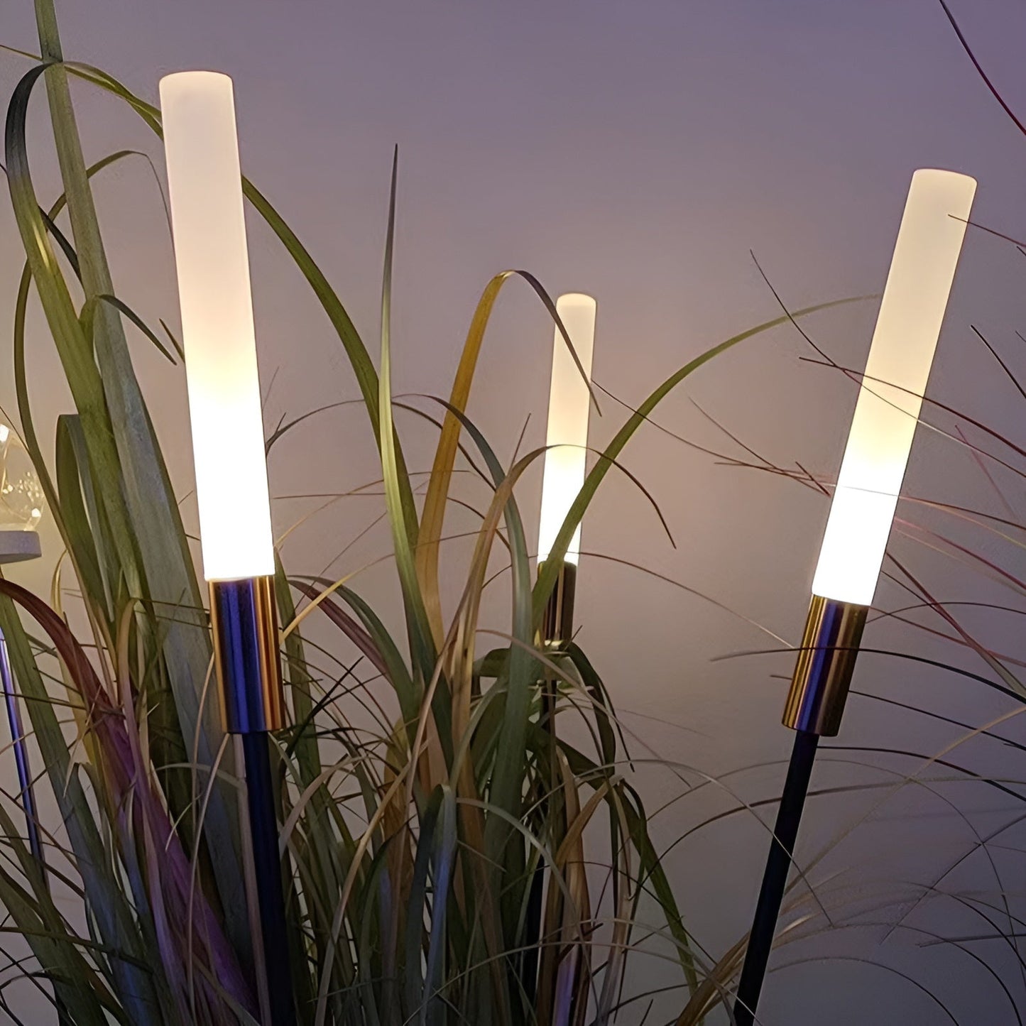 Lumière Solaire Garduru – Lampe extérieure moderne à énergie solaire pour jardin et terrasse
