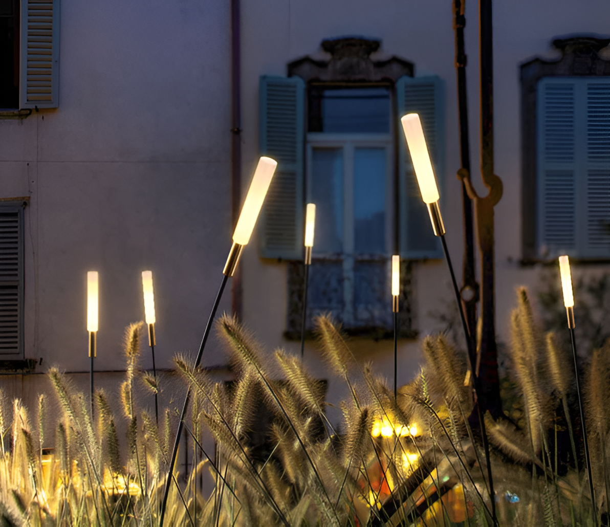 Lumière Solaire Garduru – Lampe extérieure moderne à énergie solaire pour jardin et terrasse