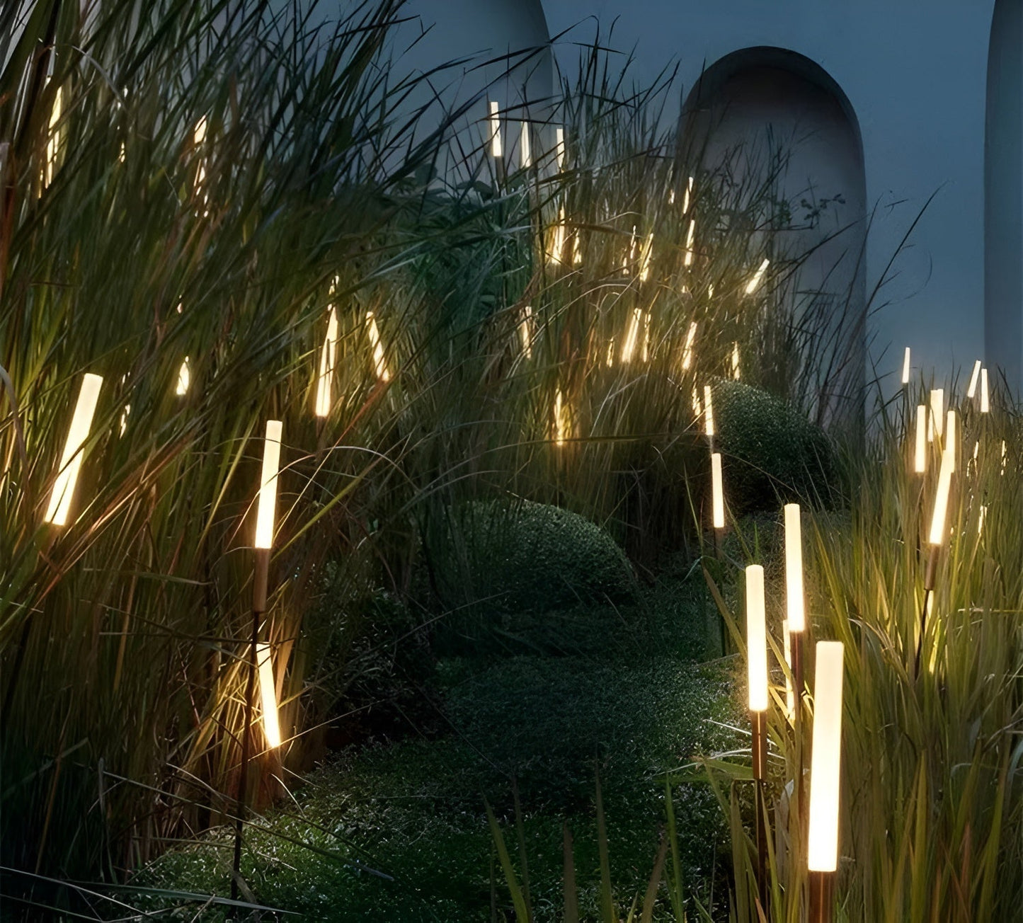 Lumière Solaire Garduru – Lampe extérieure moderne à énergie solaire pour jardin et terrasse
