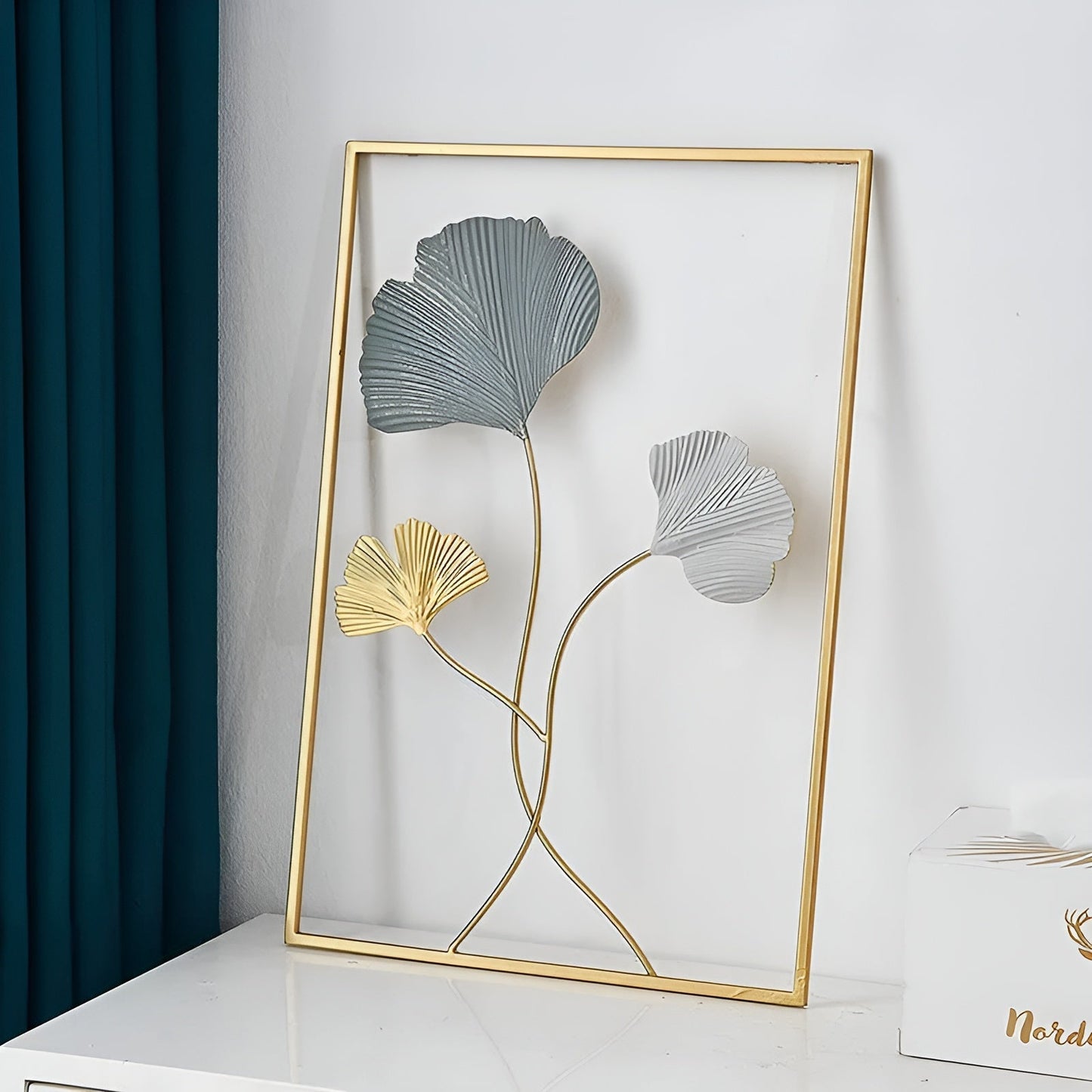 Feuillage Luxe – Décoration murale en métal inspirée des feuilles pour un intérieur raffiné