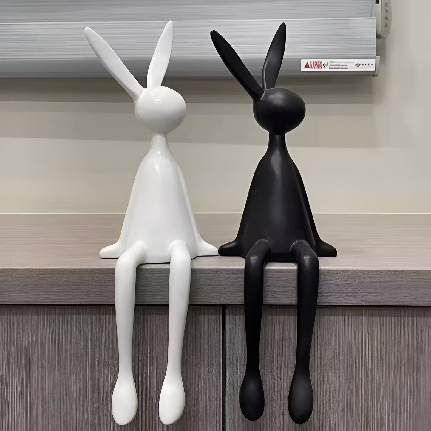ResinLux Lapin de Pâques - Décoration moderne en résine noir/blanc/bleu
