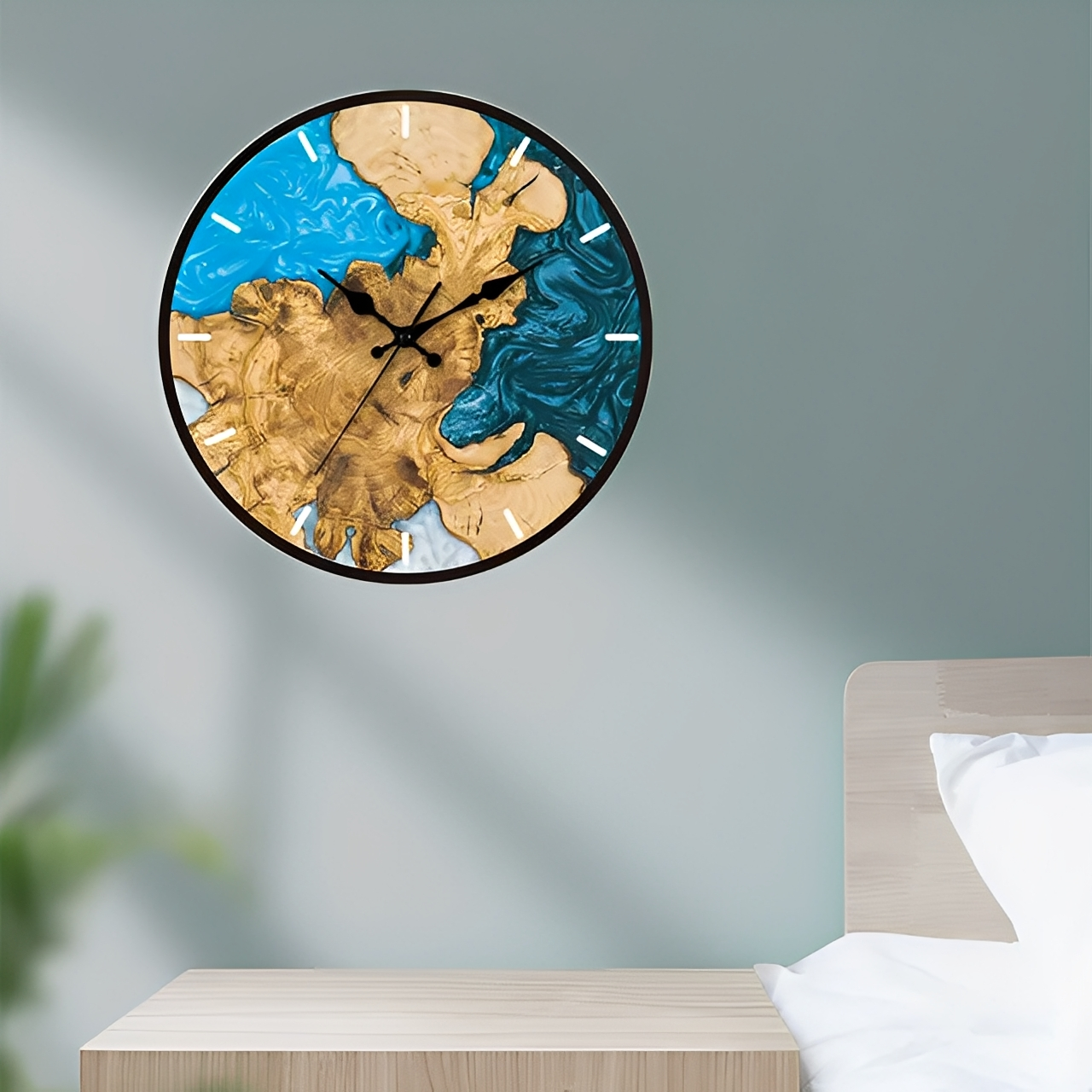 Alvik – Simple Horloge Murale Nordique avec Veine de Bois