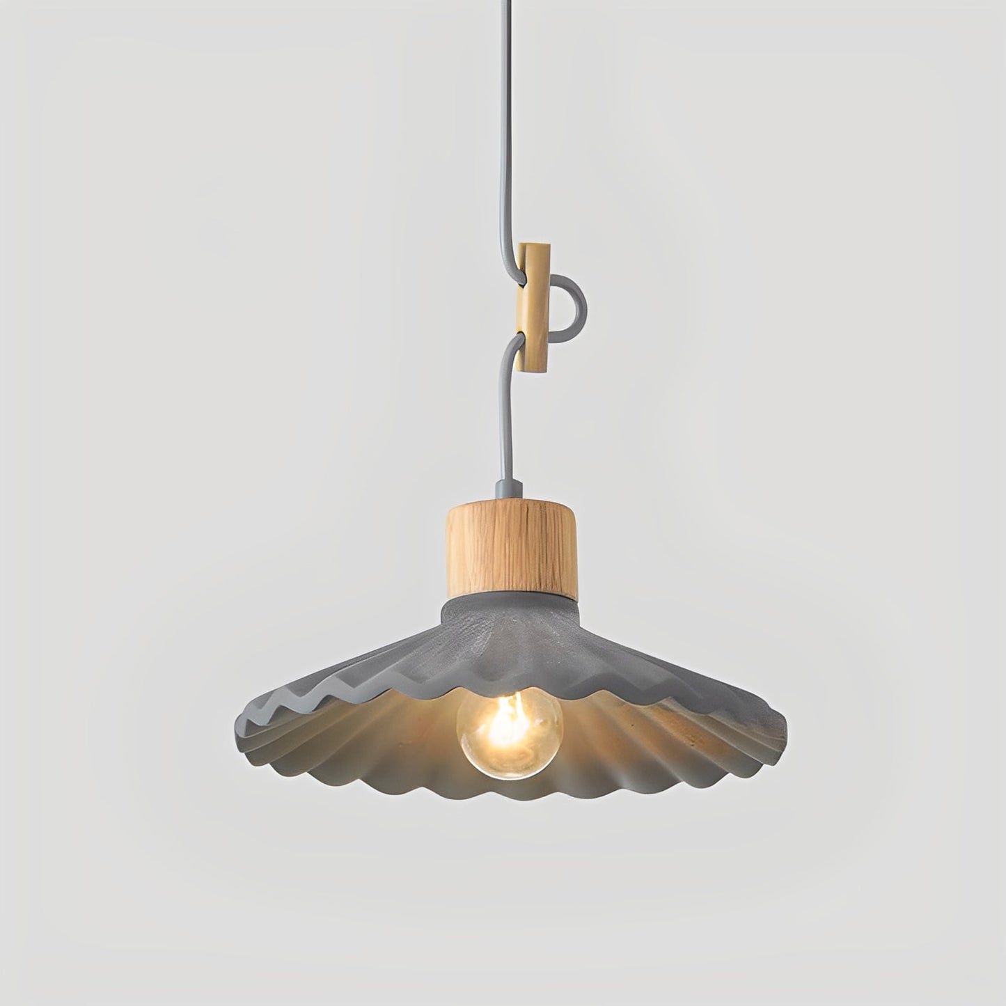 Alina – Lustre Moderne en Résine et Bois