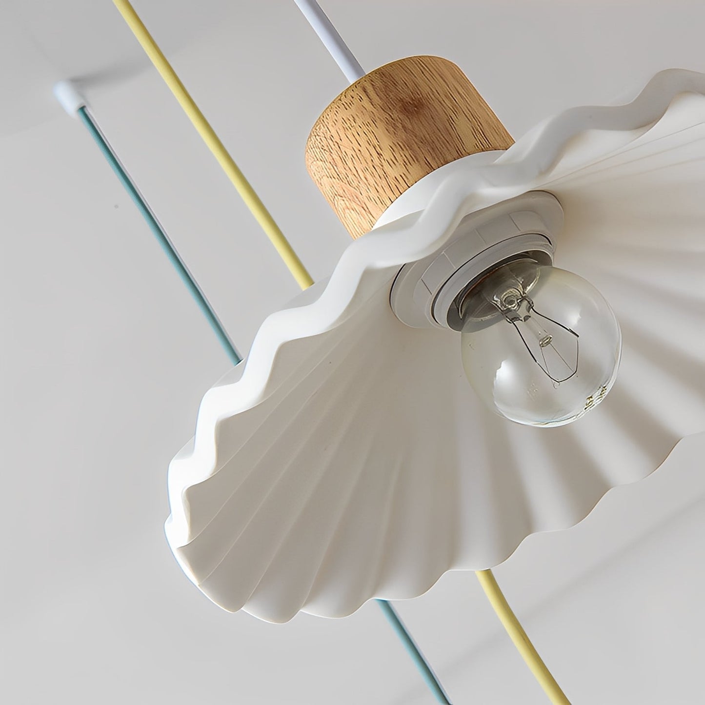 Alina – Lustre Moderne en Résine et Bois
