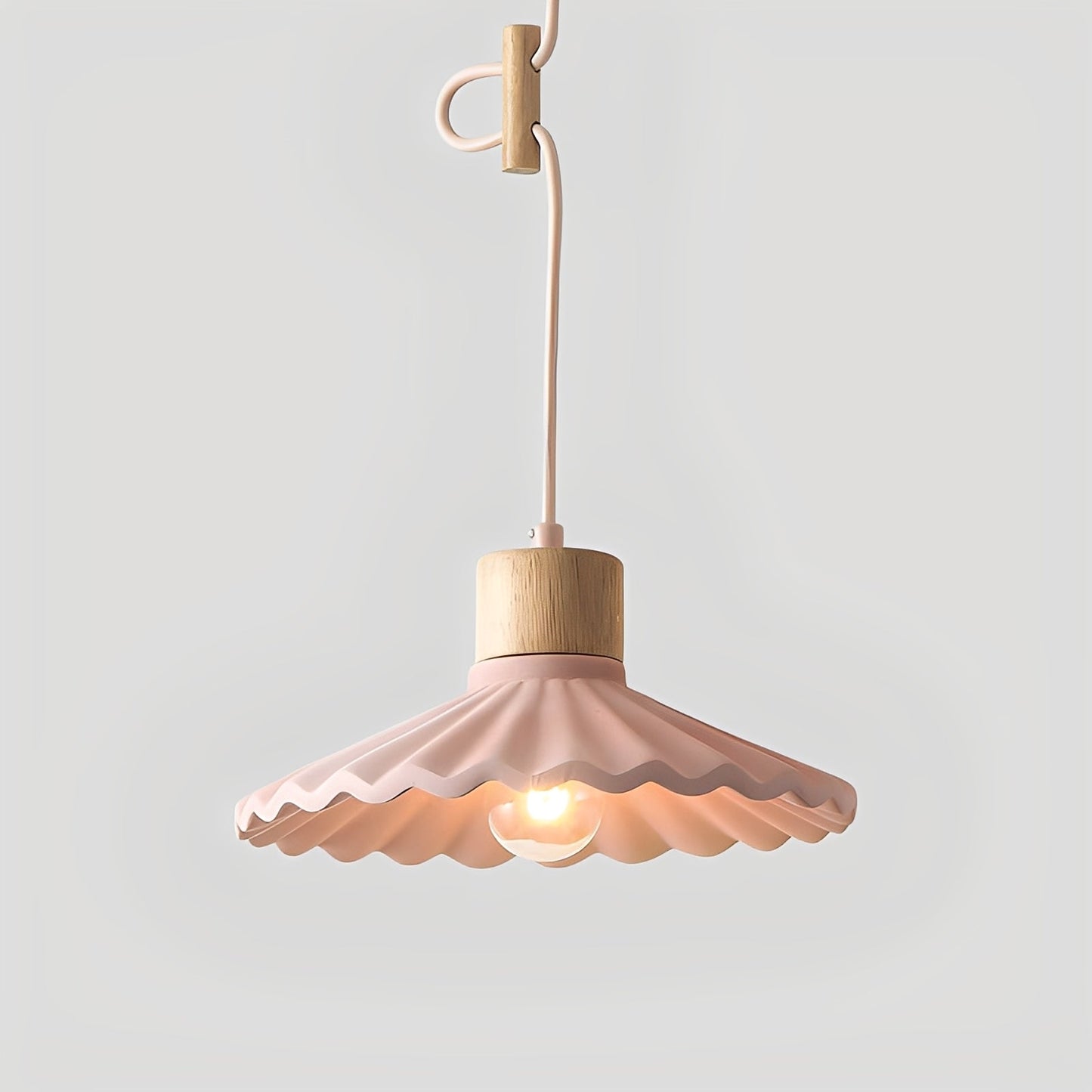 Alina – Lustre Moderne en Résine et Bois