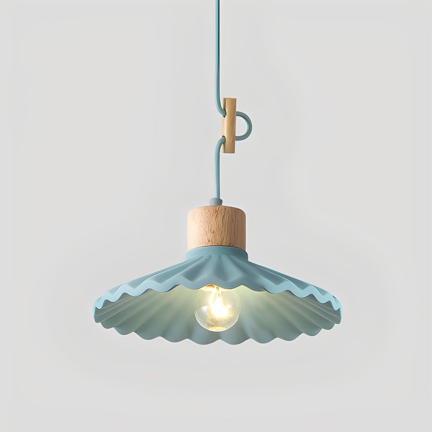 Alina – Lustre Moderne en Résine et Bois