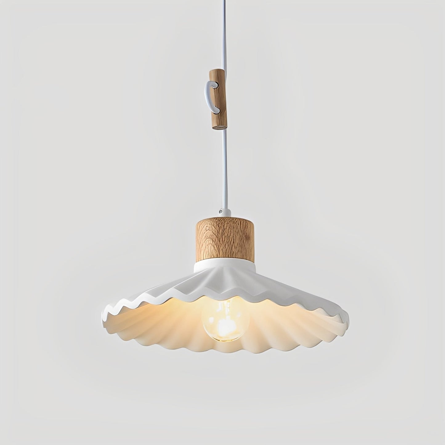 Alina – Lustre Moderne en Résine et Bois