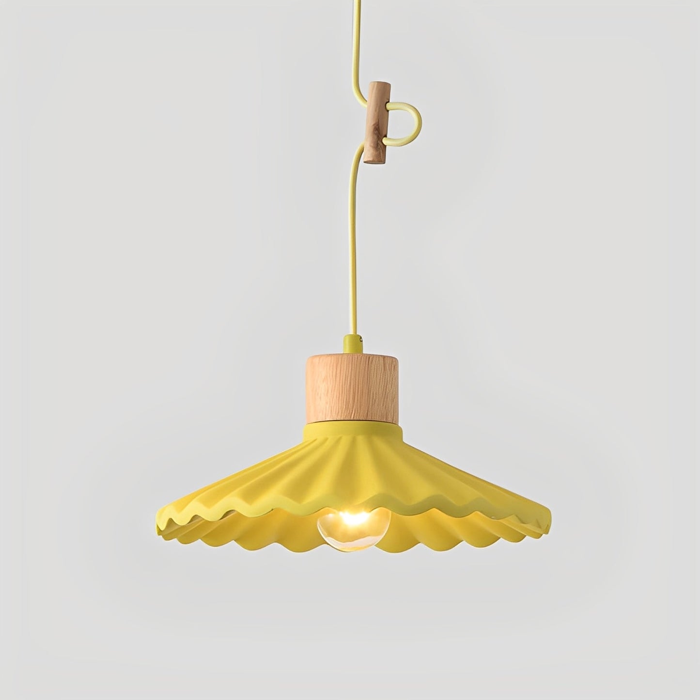 Alina – Lustre Moderne en Résine et Bois