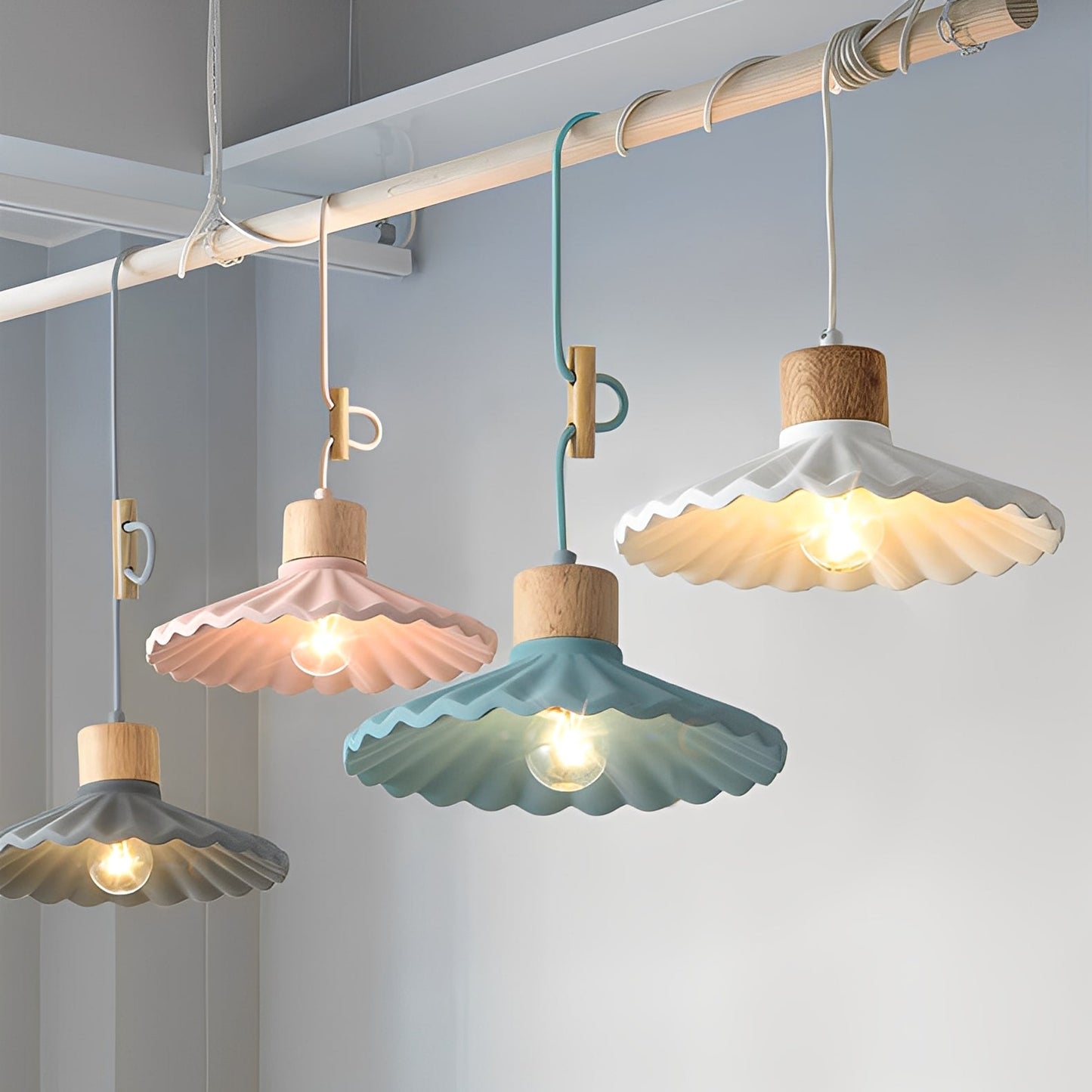 Alina – Lustre Moderne en Résine et Bois