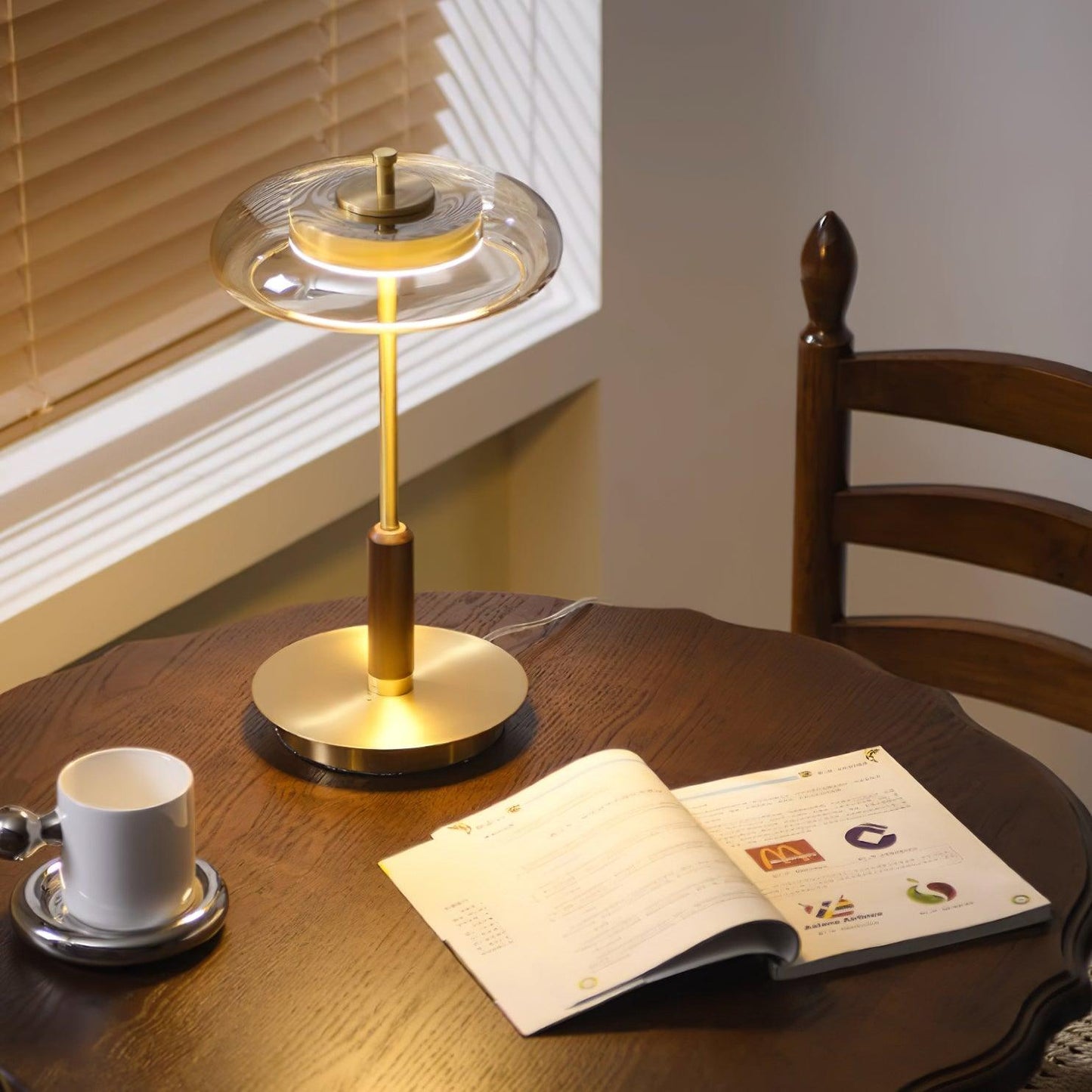 Vera – Lampe de table en cuivre et verre