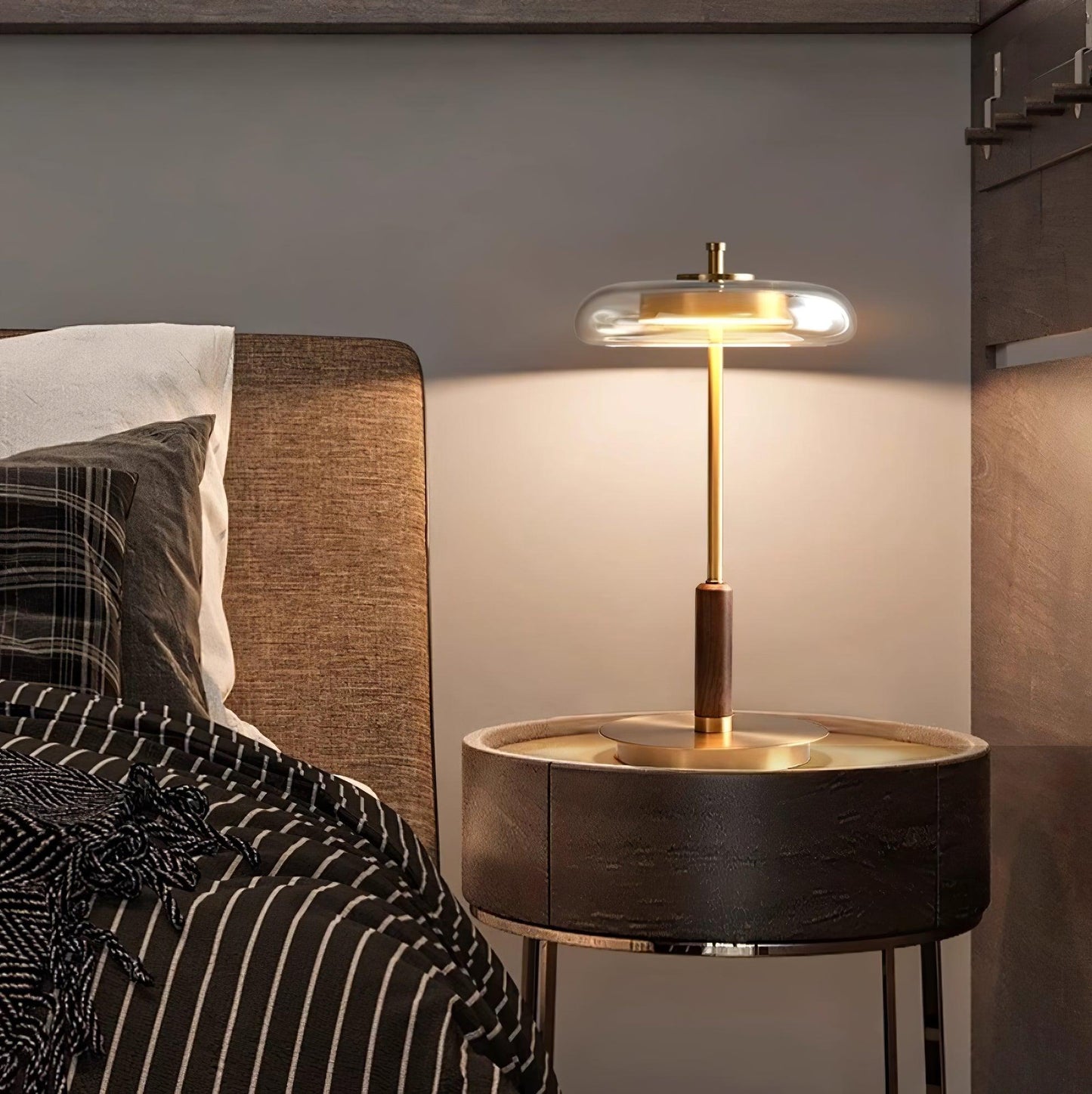 Vera – Lampe de table en cuivre et verre