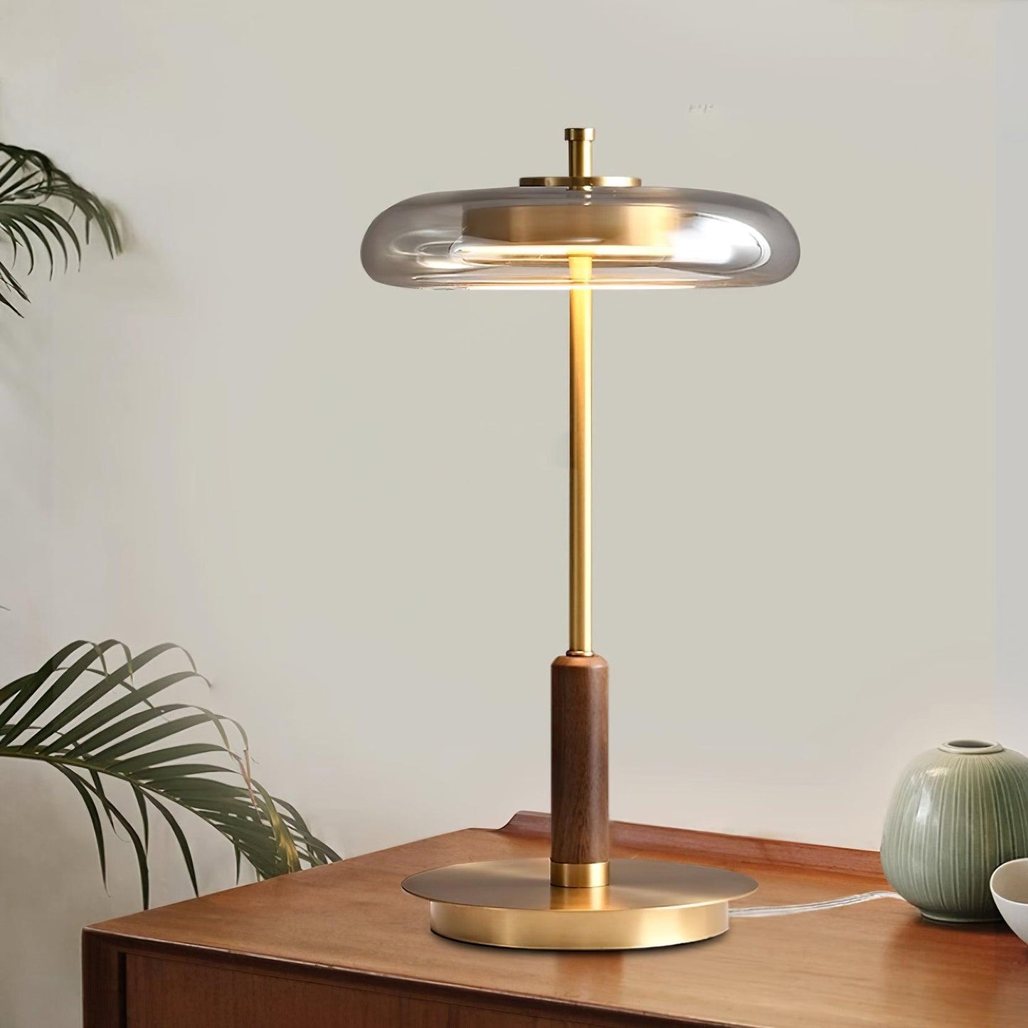Vera – Lampe de table en cuivre et verre