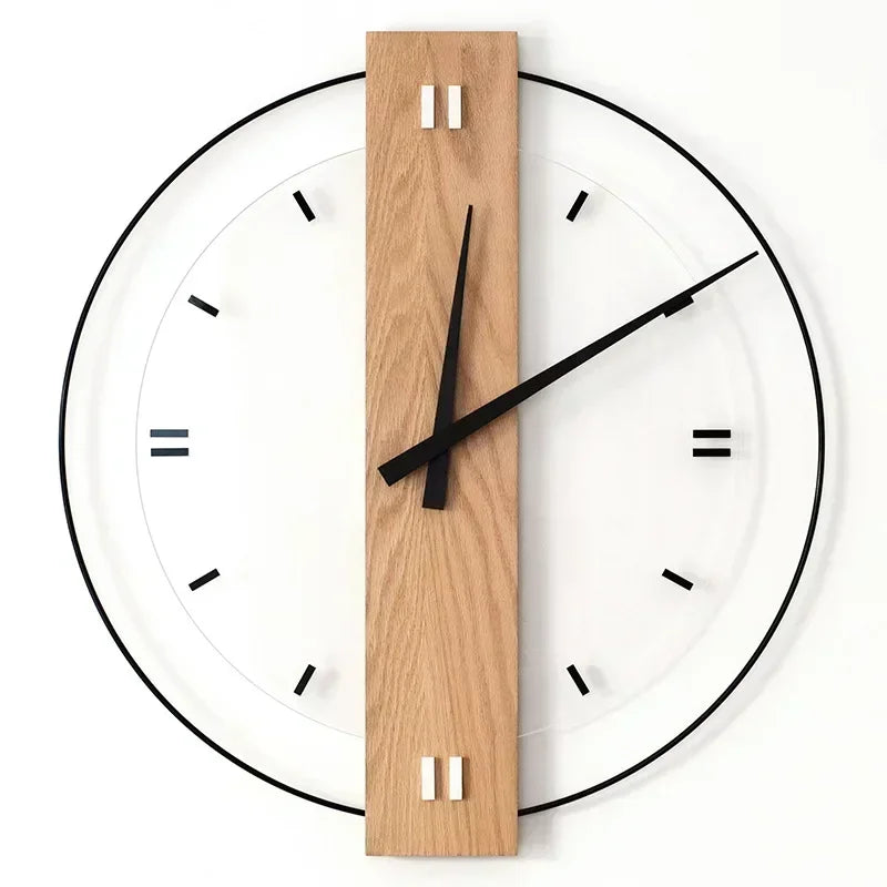 Holzwanduhr mit leisem Ticken
