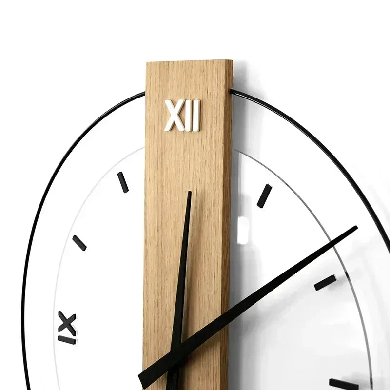Holzwanduhr mit leisem Ticken
