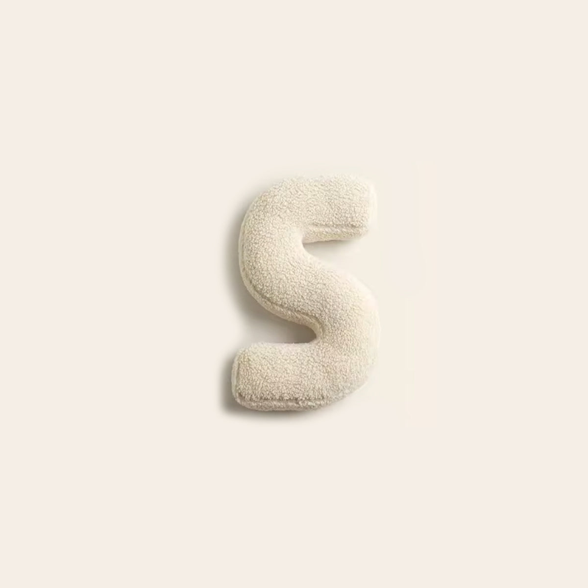 Lexa – Coussin moelleux en forme de lettre en peluche
