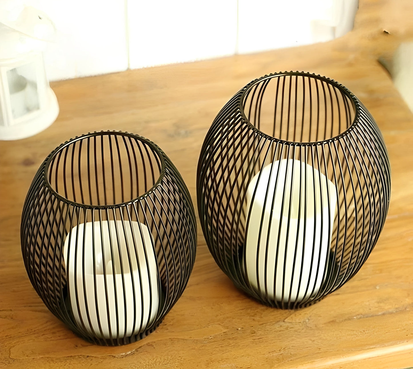 Kuro – Bougeoir en métal noir avec motif ajouré
