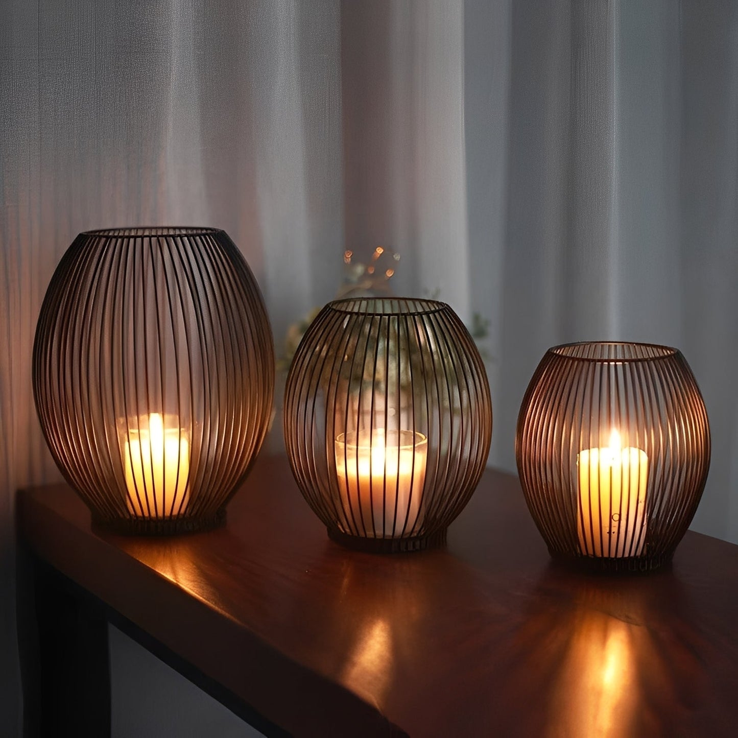 Kuro – Bougeoir en métal noir avec motif ajouré