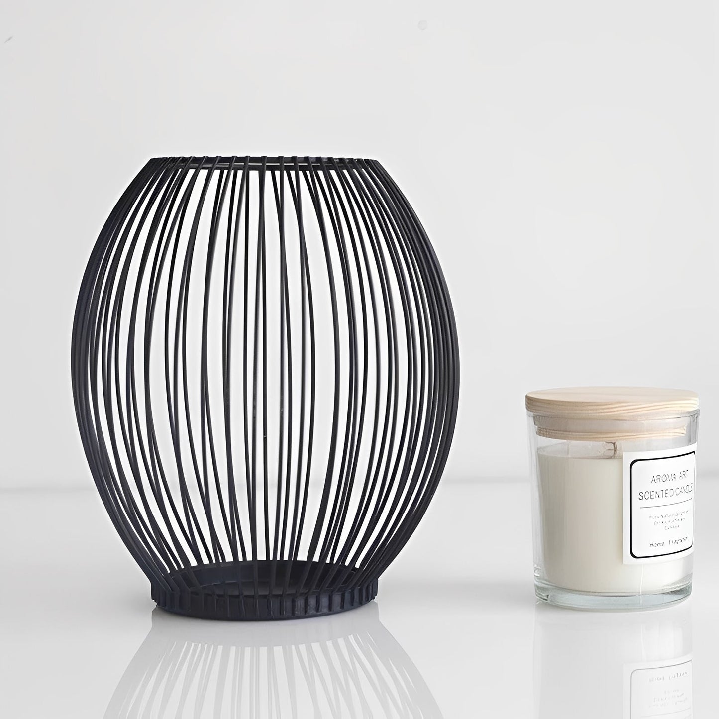 Kuro – Bougeoir en métal noir avec motif ajouré