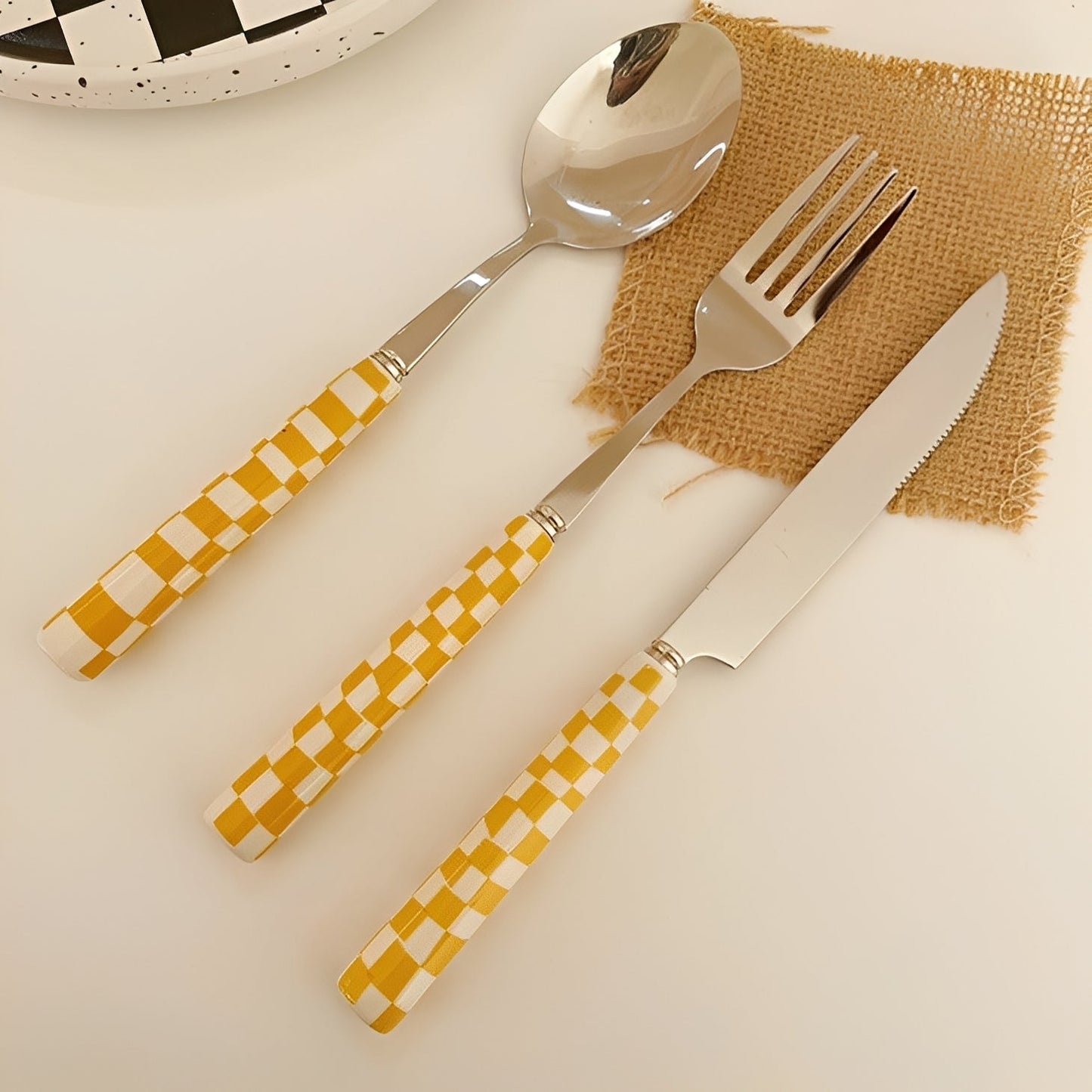 Checka – Ensemble de couverts en céramique au design damier