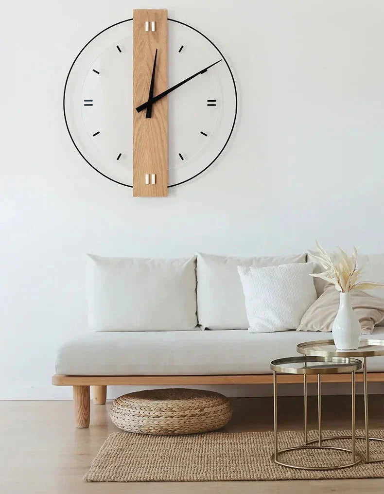 Holzwanduhr mit leisem Ticken