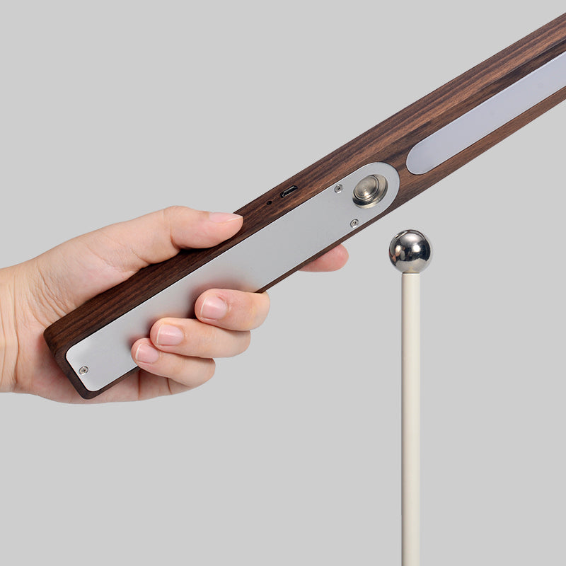 Kylie – Élégante lampe de table LED en bois avec variateur