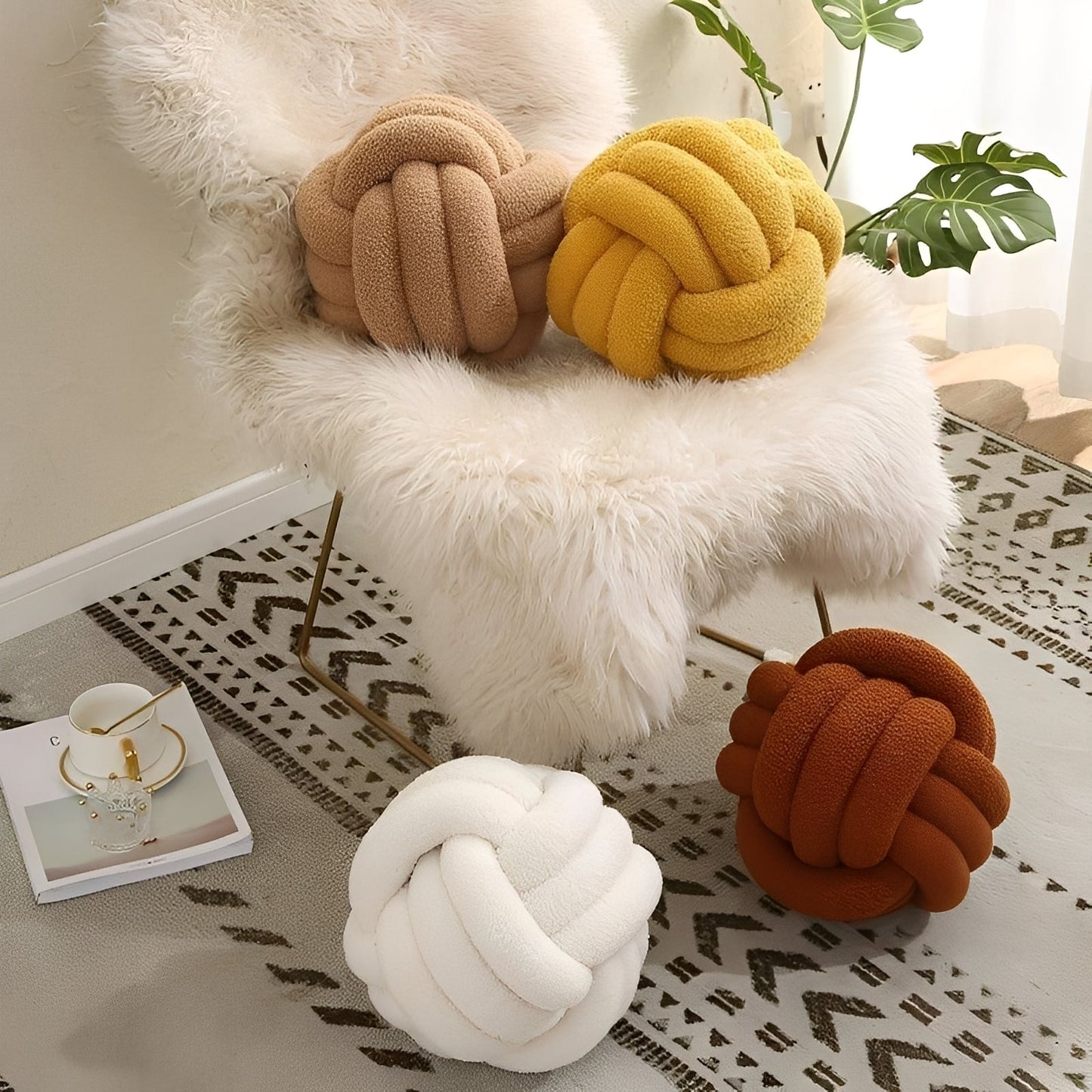 Junji – Coussin Noué Sphérique Nordique en Laine d'Agneau