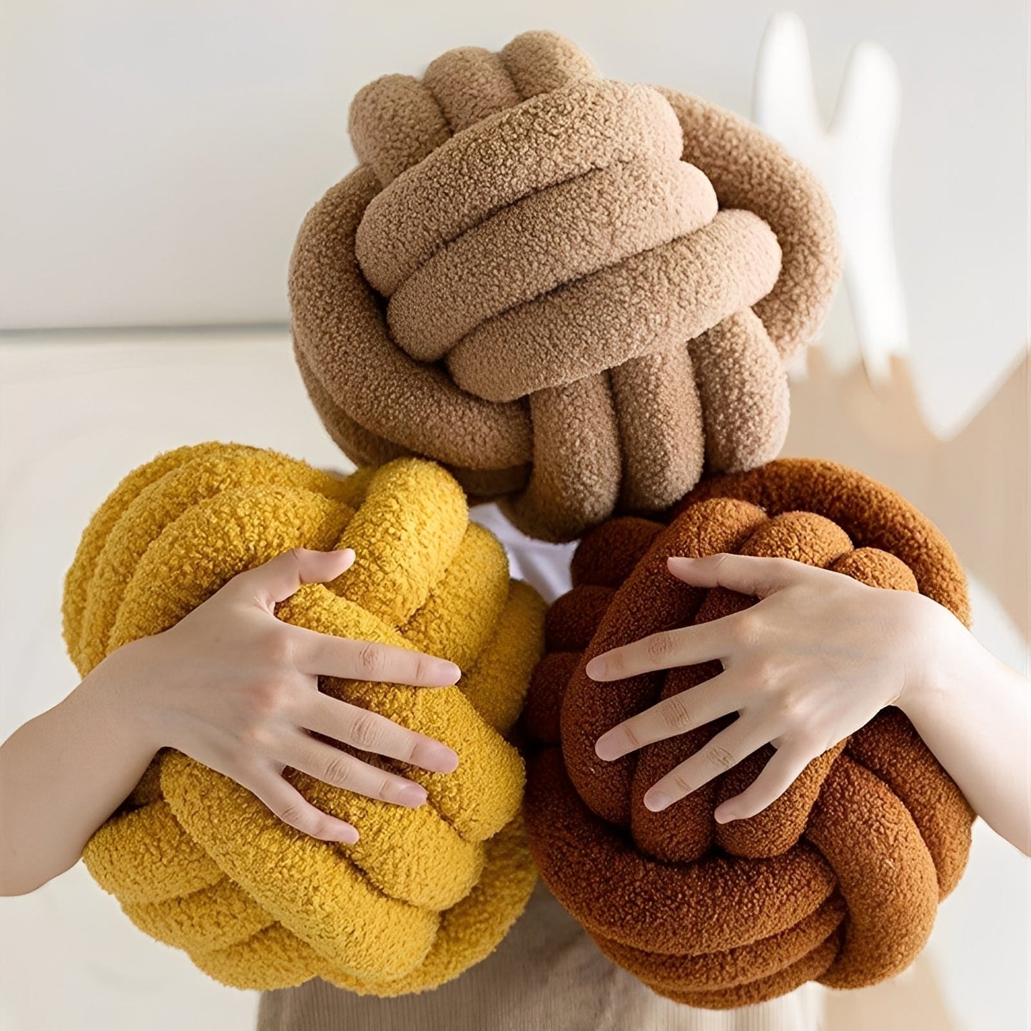 Junji – Coussin Noué Sphérique Nordique en Laine d'Agneau