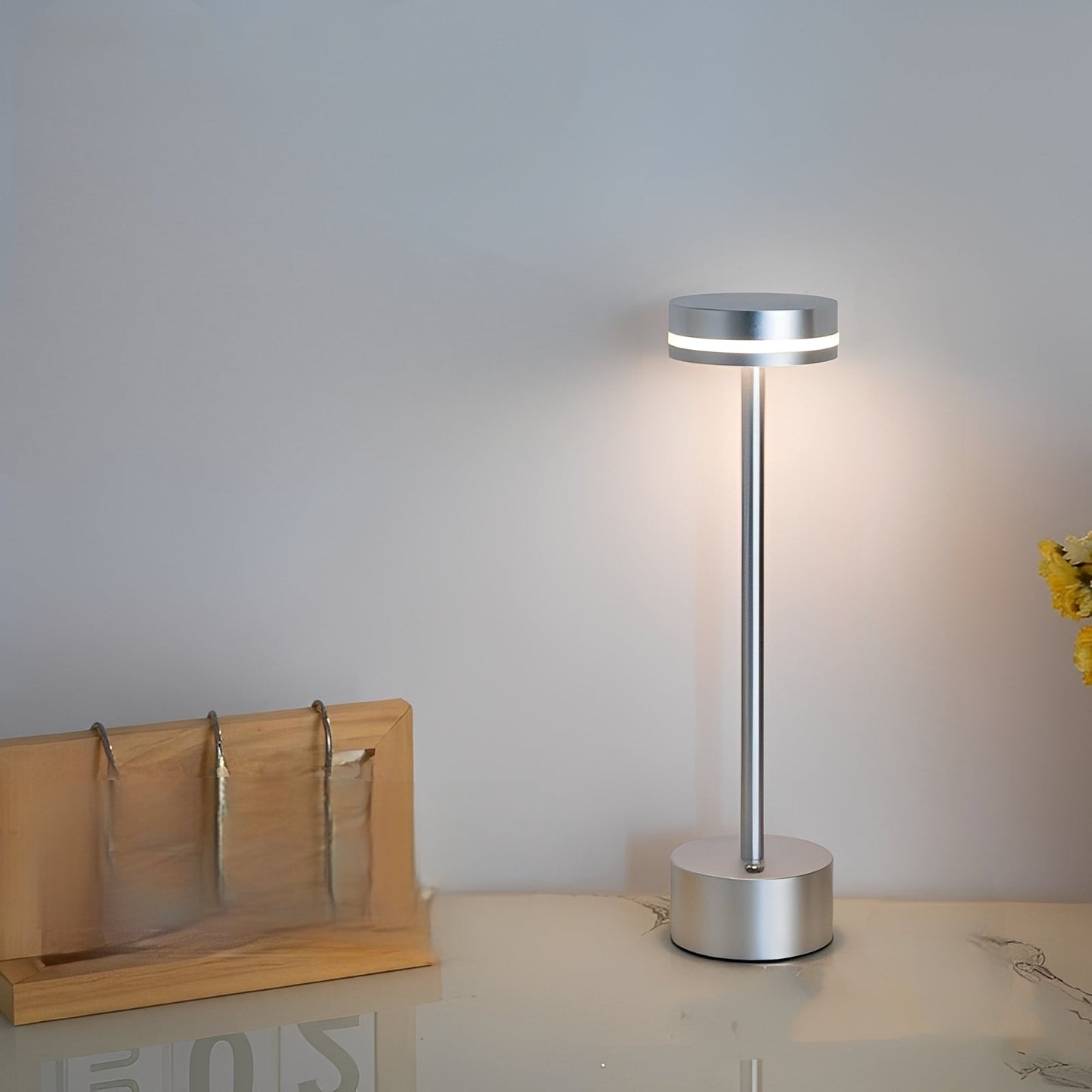 Hoshi – Élégance Cosmique Lampe de Table LED