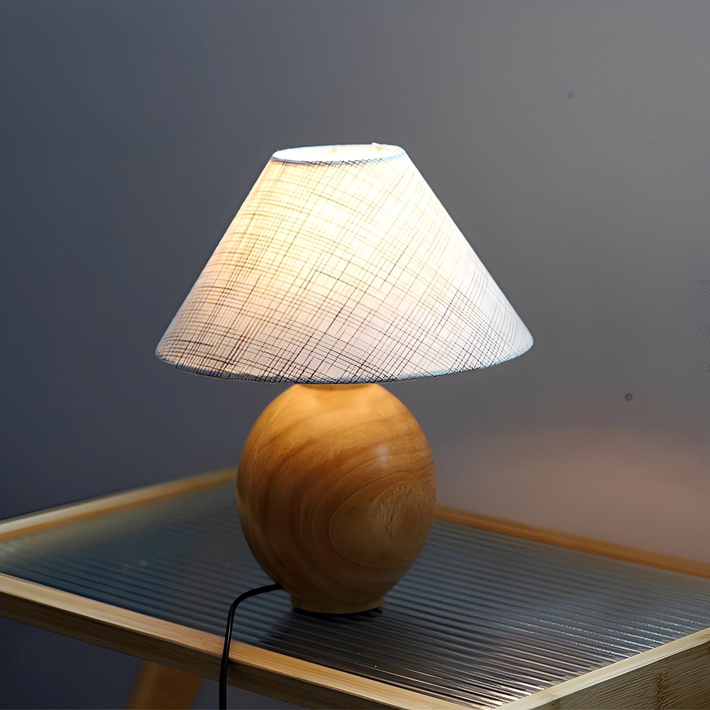 Esnyr – Lampe de table en bois simple