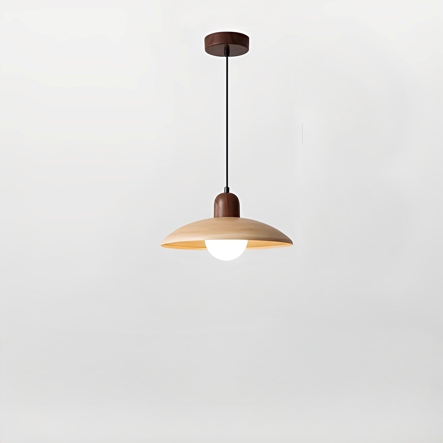 Ylva – Lampe suspendue en finition noyer