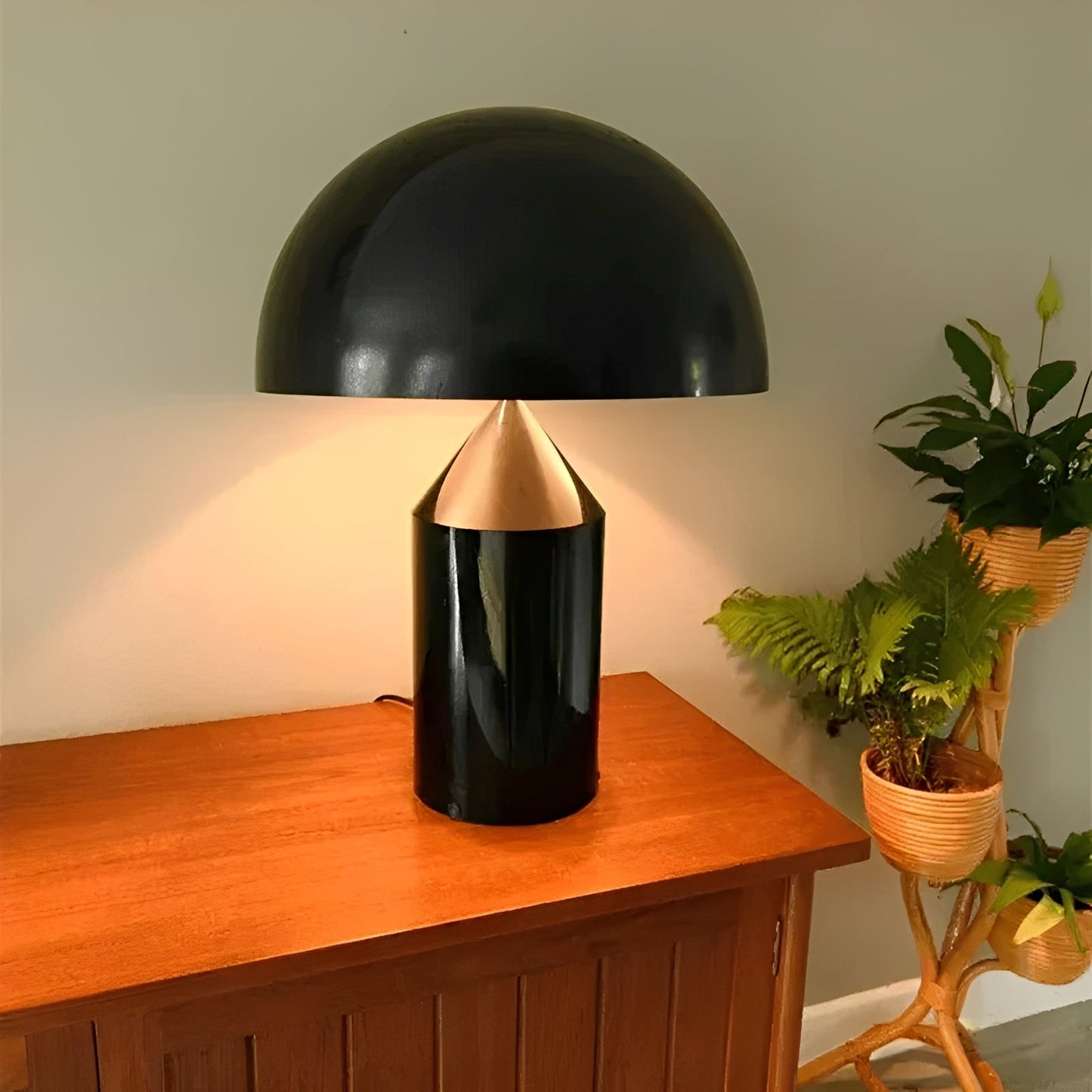 Keiko – Élégante Lampe de Table en Métal en Forme de Champignon