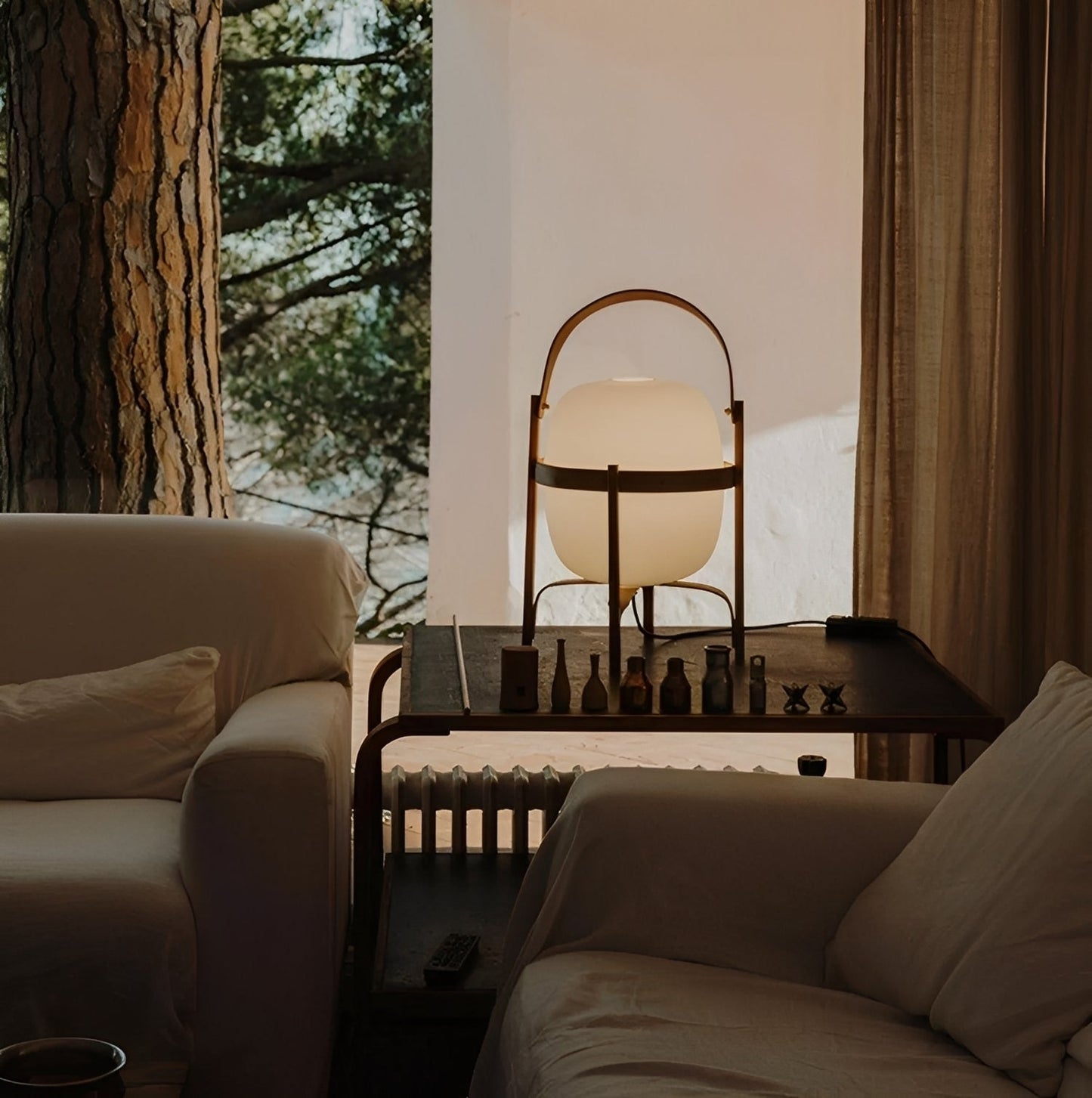 Takara – Lampe sur pied en verre design en bois massif