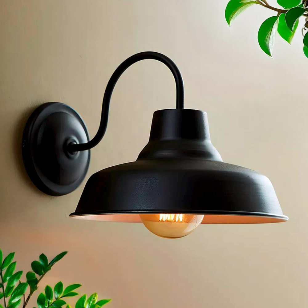 Applique murale d'extérieur industrielle en métal noir