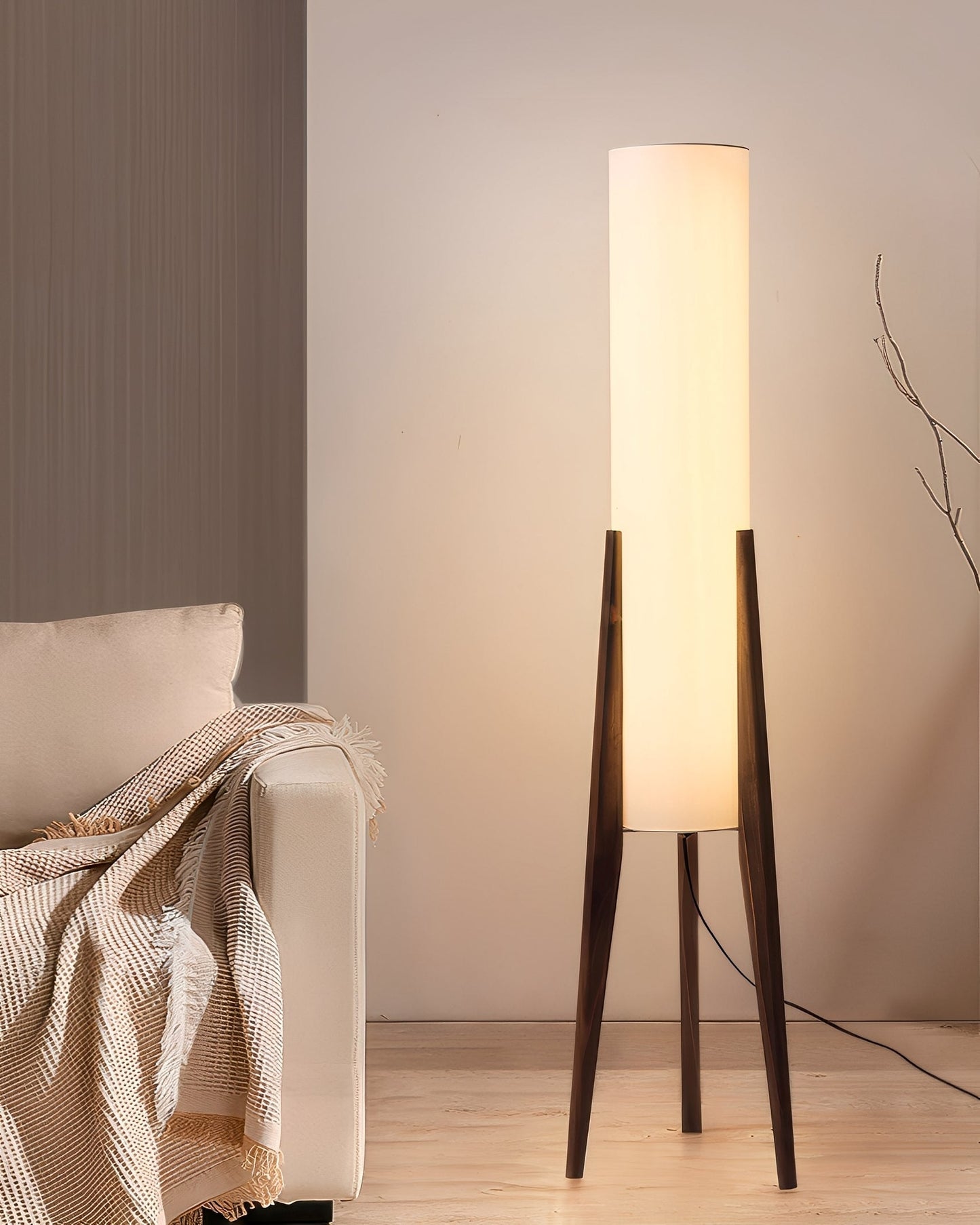 Edda – Lampe sur pied en noyer massif