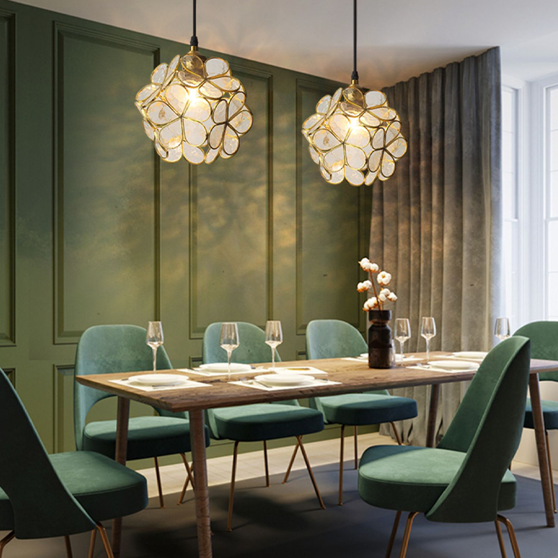 FleurVerre – Suspension florale en verre soufflé délicat