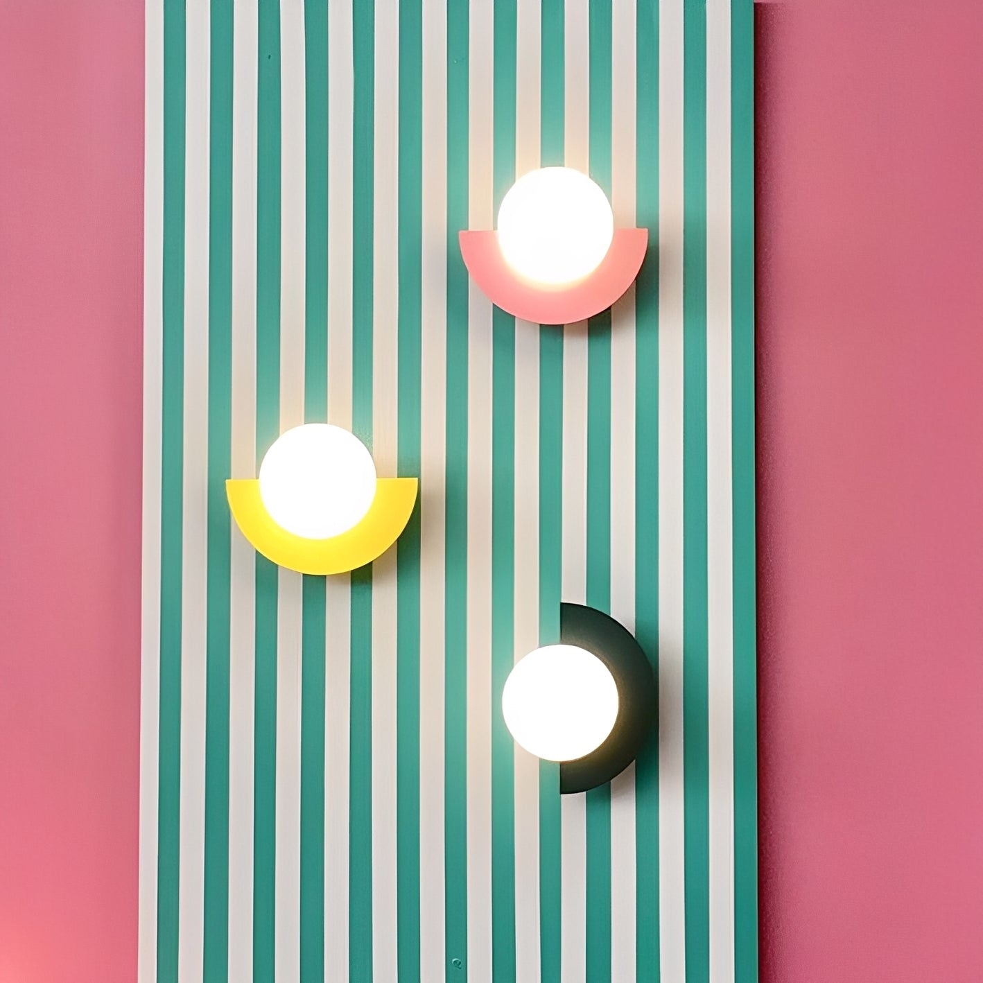 Lia – Lampe murale colorée pour murs d'accent