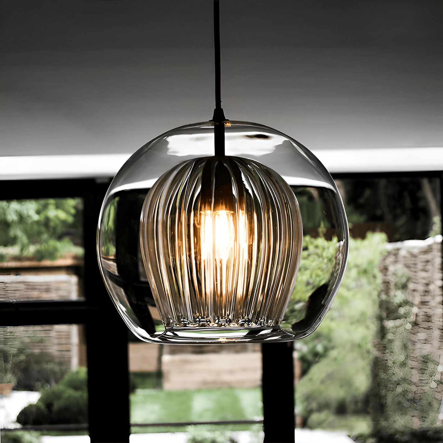 Pia – Simple suspension en verre
