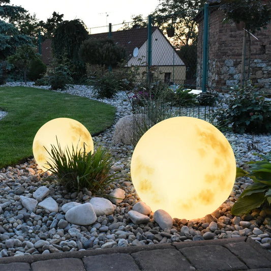 LunaGlow – Magische Mond-Gartenleuchte mit sanftem Schein