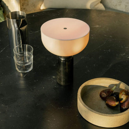 Raja – Lampe de table noble avec pied en marbre et design élégant
