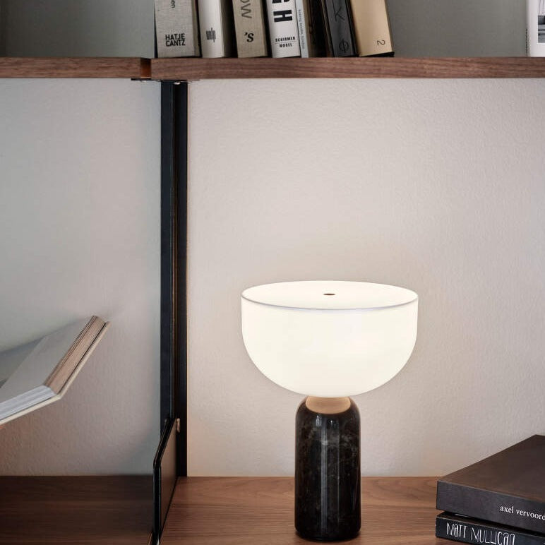 Raja – Lampe de table noble avec pied en marbre et design élégant